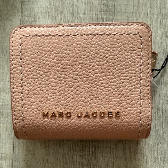 Marc Jacobs Handbags - Marc Jacobs bifold Leather Wallet